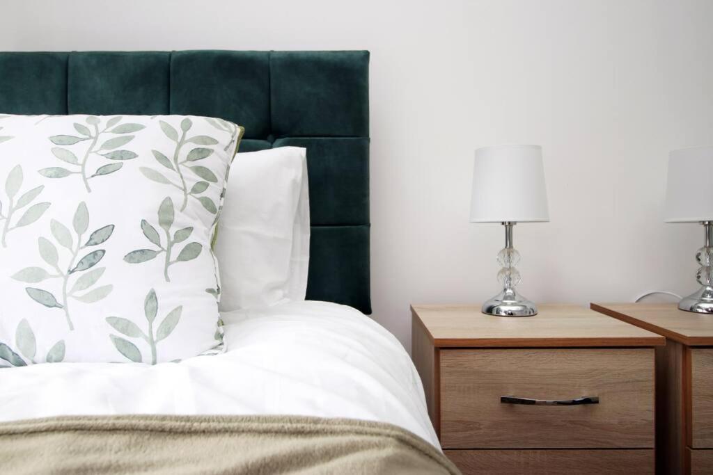 Holiday House For 7 Guests, Free Wi-Fi & Self Check-In Explore Newport Villa Dış mekan fotoğraf