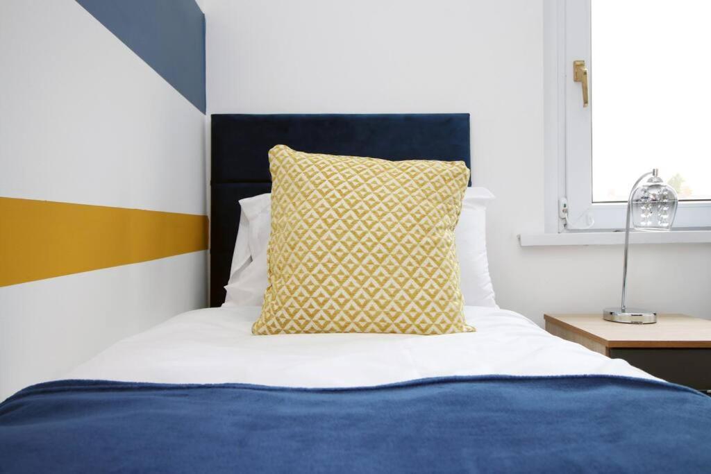 Holiday House For 7 Guests, Free Wi-Fi & Self Check-In Explore Newport Villa Dış mekan fotoğraf