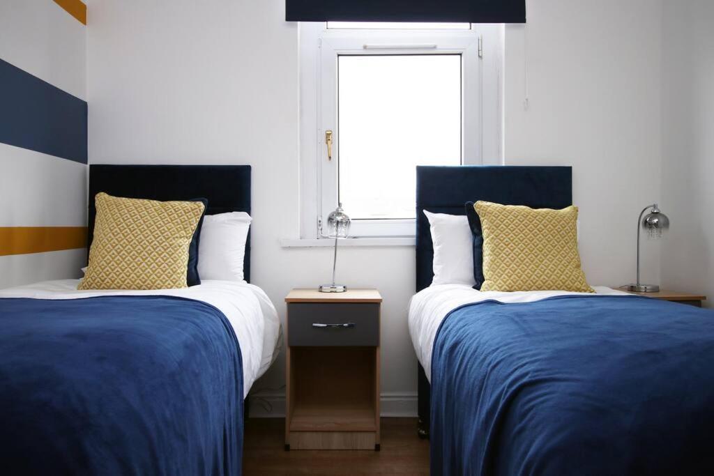 Holiday House For 7 Guests, Free Wi-Fi & Self Check-In Explore Newport Villa Dış mekan fotoğraf