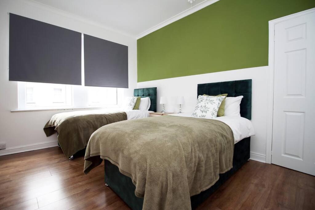 Holiday House For 7 Guests, Free Wi-Fi & Self Check-In Explore Newport Villa Dış mekan fotoğraf